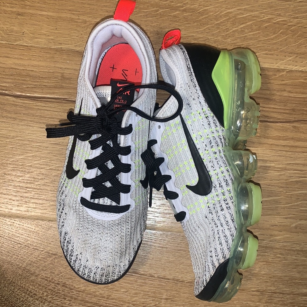 Nike Vapor Max size 6us - Picture 4 of 8
